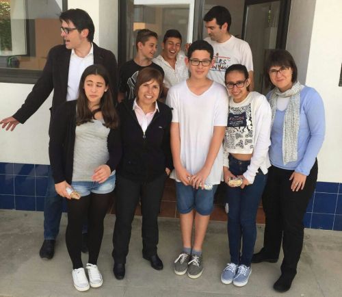 L'alcaldessa i el regidro felicitant als guanyadors